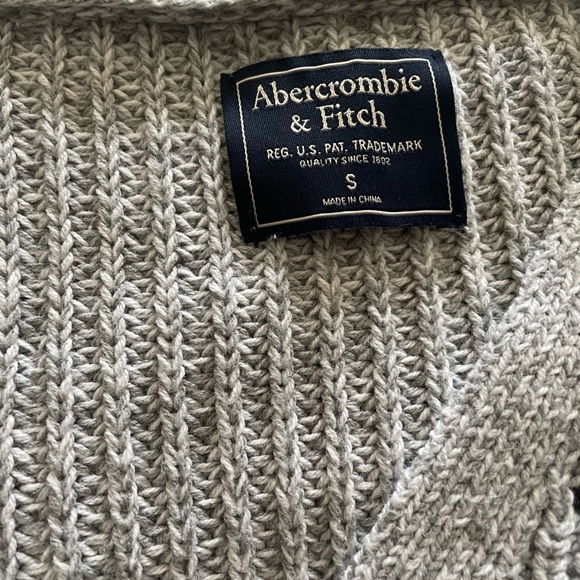 Abercrombie sweater - Picture 2 of 3